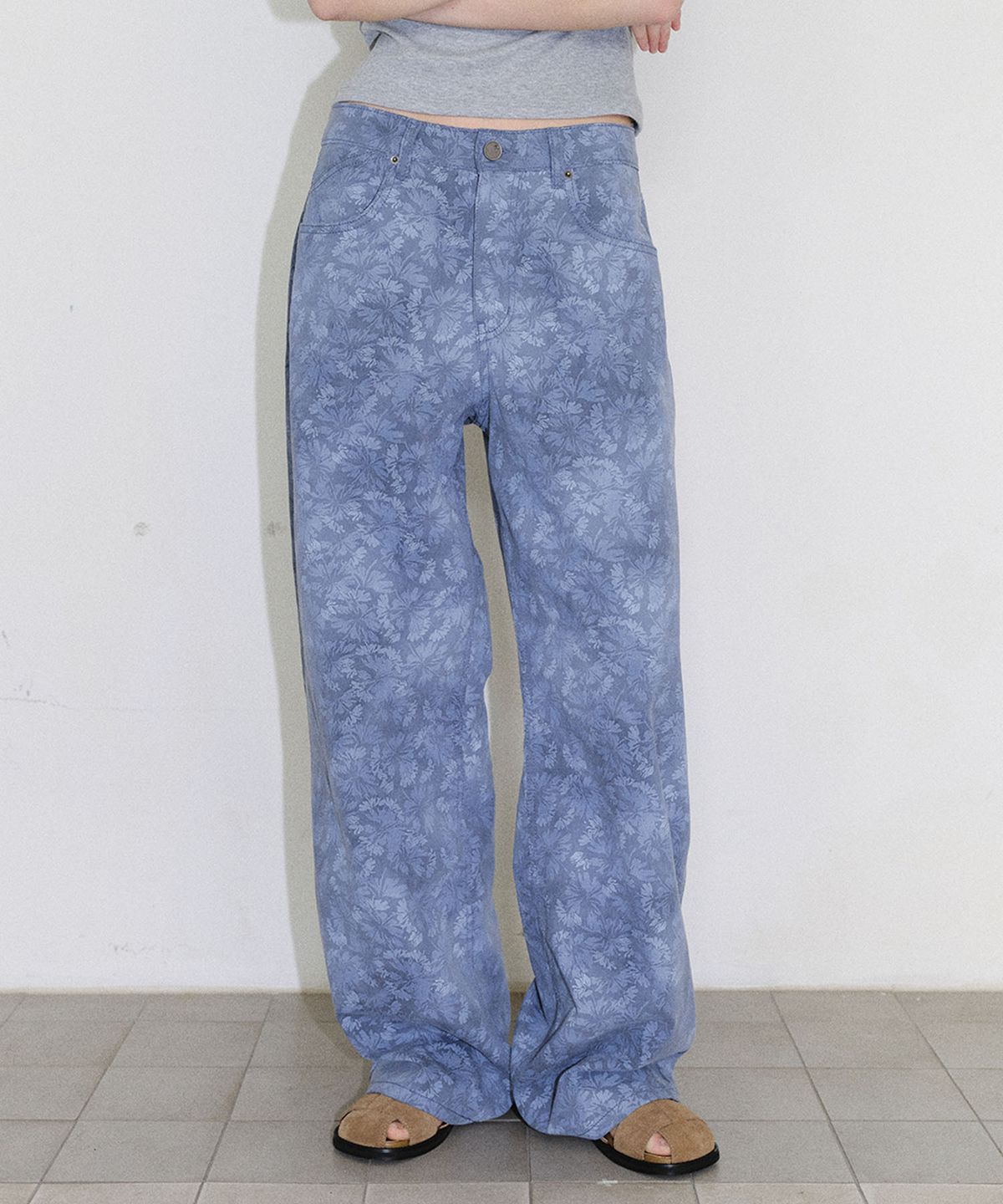 엔오르(EN OR) [CORE] FLOWER PRINT STRAIGHT DENIM PANTS - BLUE