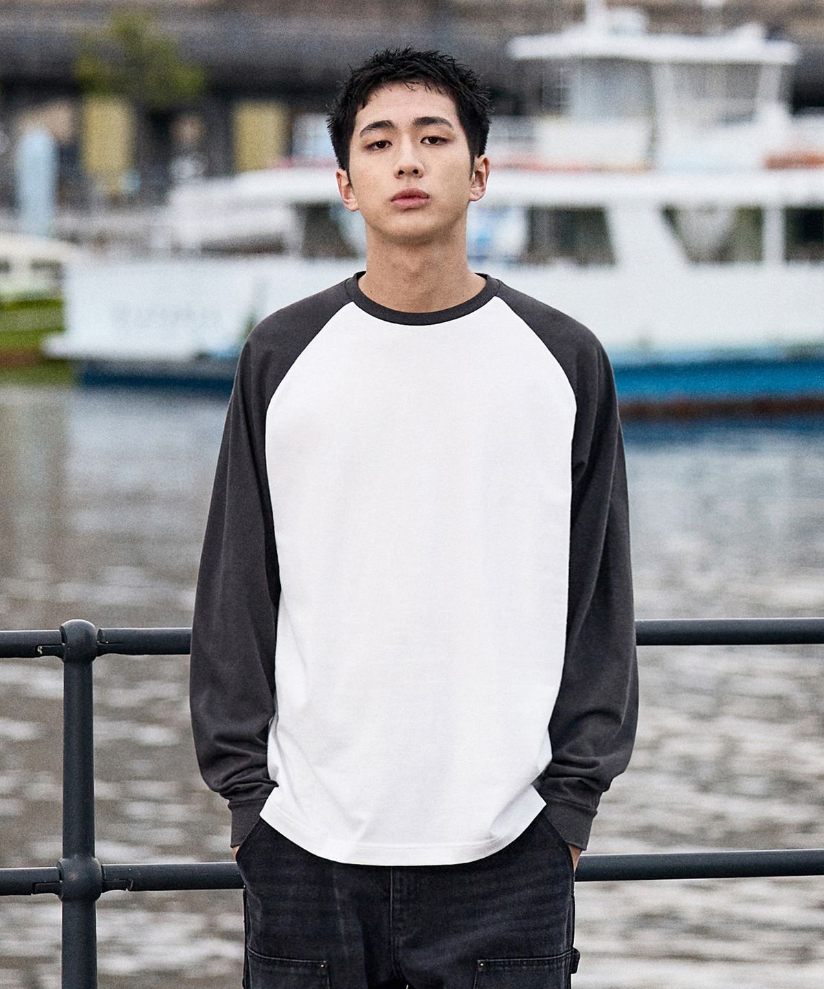 미니멀프로젝트(MINIMALPROJECT) 언더 로그 래글런 긴팔 티셔츠 MLT122 [WHITE/DARKGRAY]