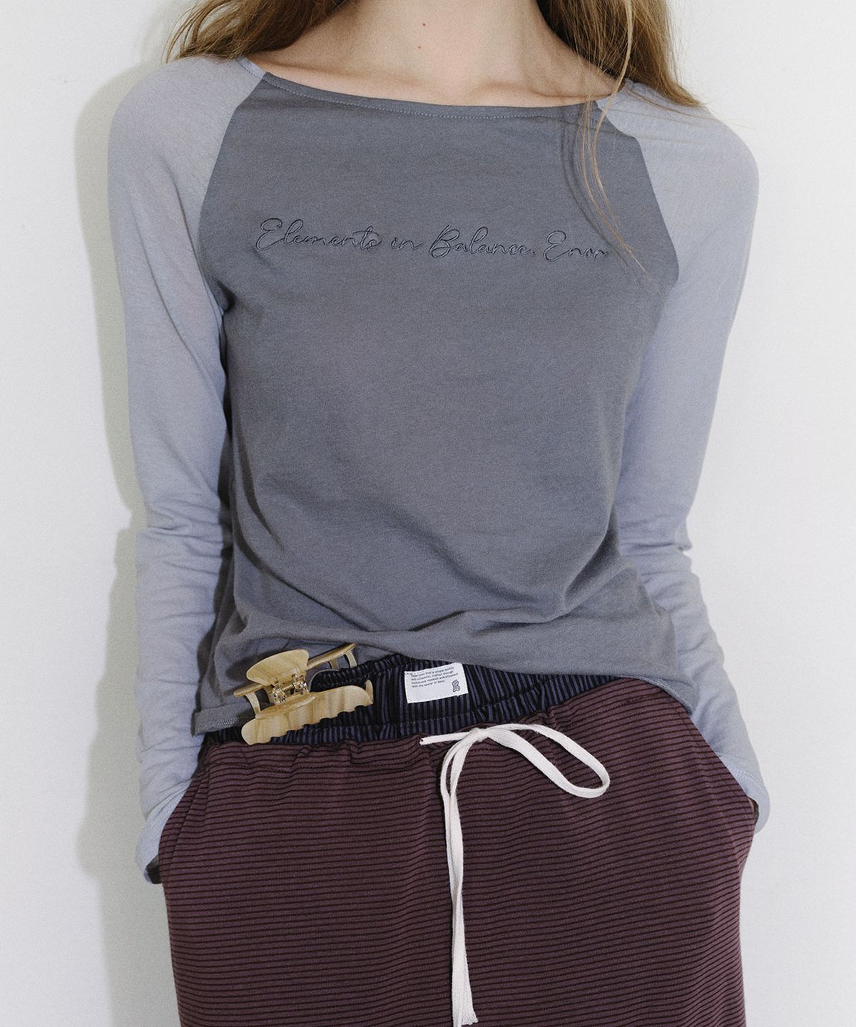 엔오르(EN OR) [CORE] SHEER BOATNECK RAGLAN TEE - CHARCOAL
