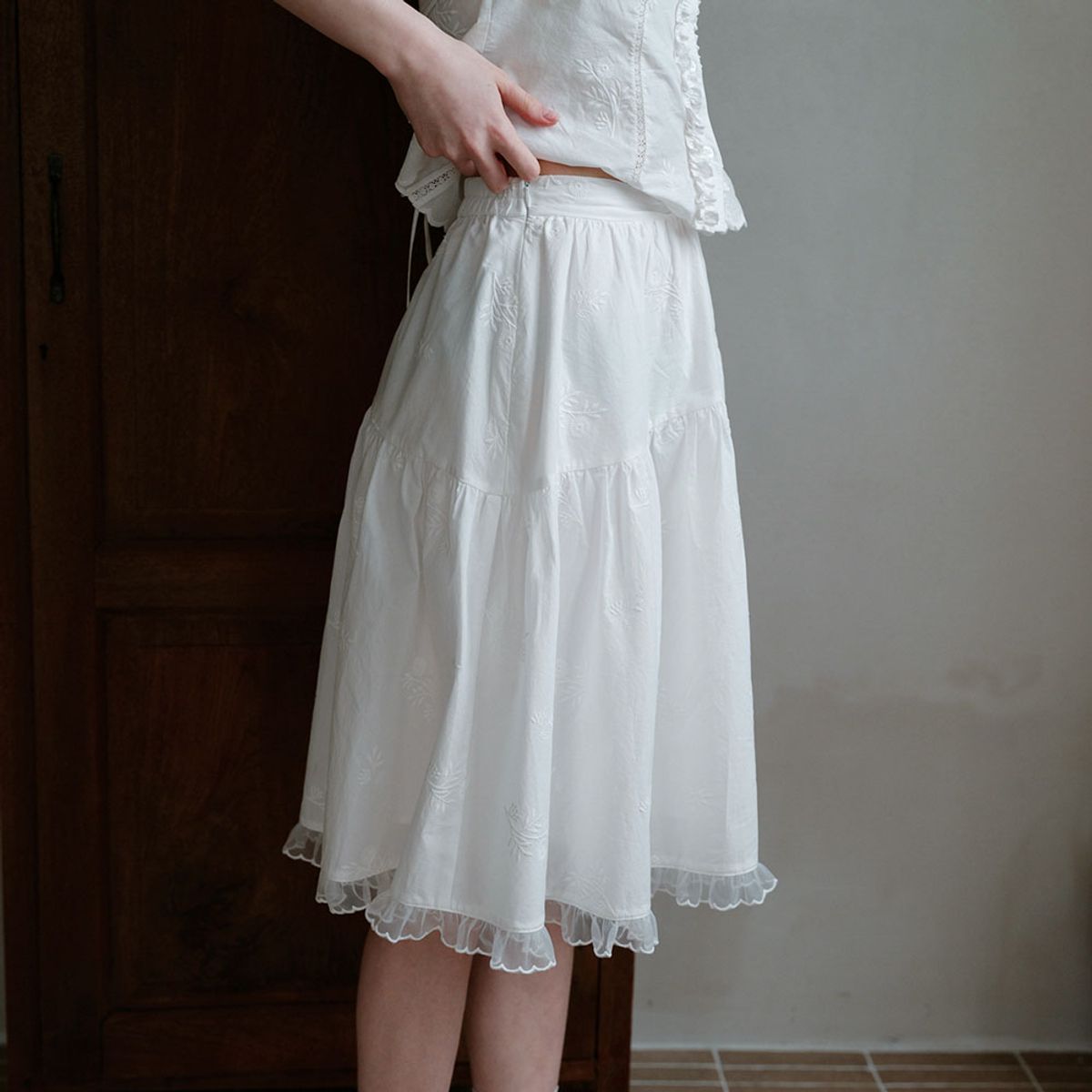 쎄무아듀(CEST MOIDEW) Cest_Embroidered midi skirt