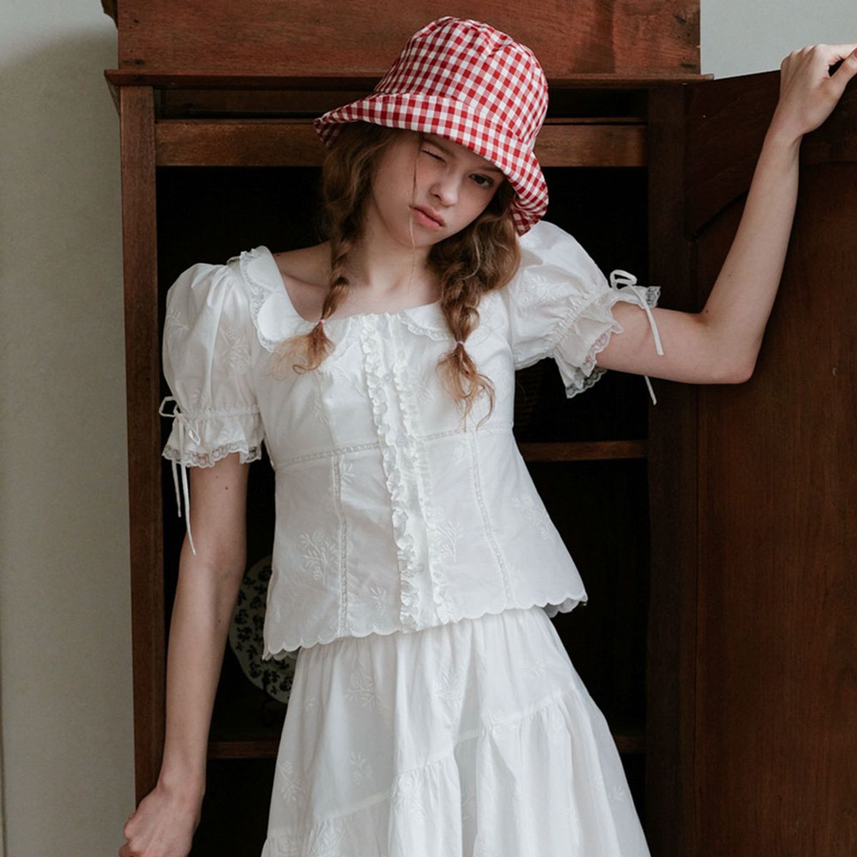 쎄무아듀(CEST MOIDEW) Cest_Embroidered lace trim blouse