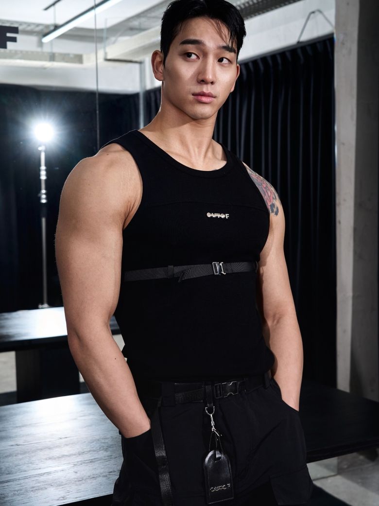 Buckle Belt Sleeveless