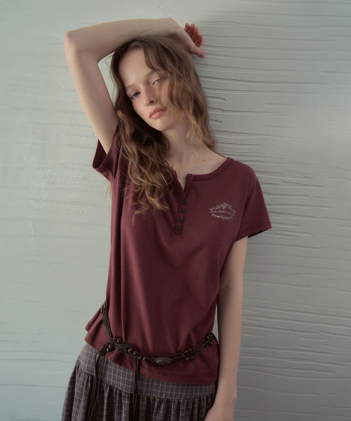 아우어노스텔지아(OURNOSTALGIA) Henley Print Half T-Shirt_Wine(OB6TP11)