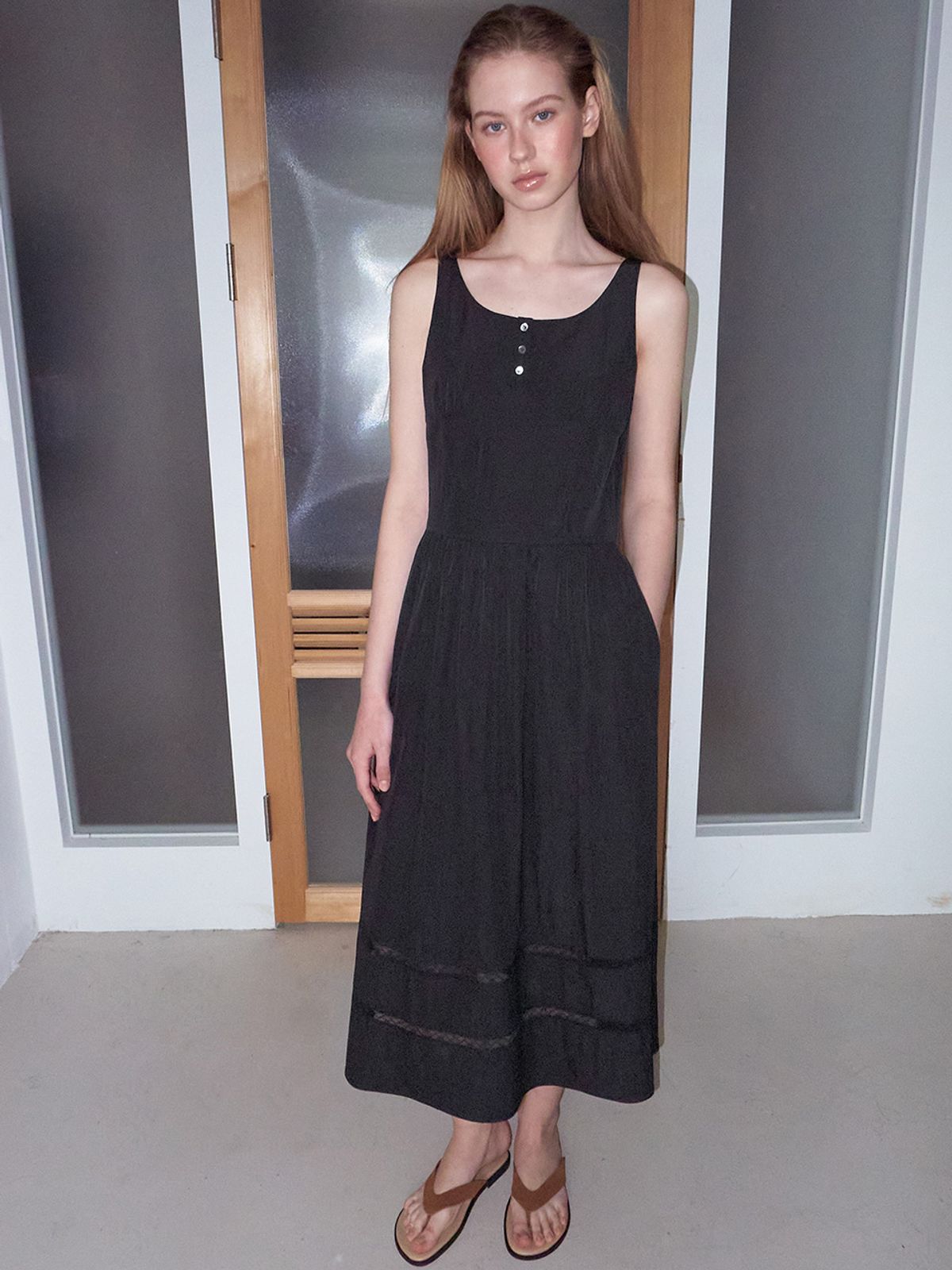 에트몽(ETMON) Button Lace Sleeveless Dress, Black