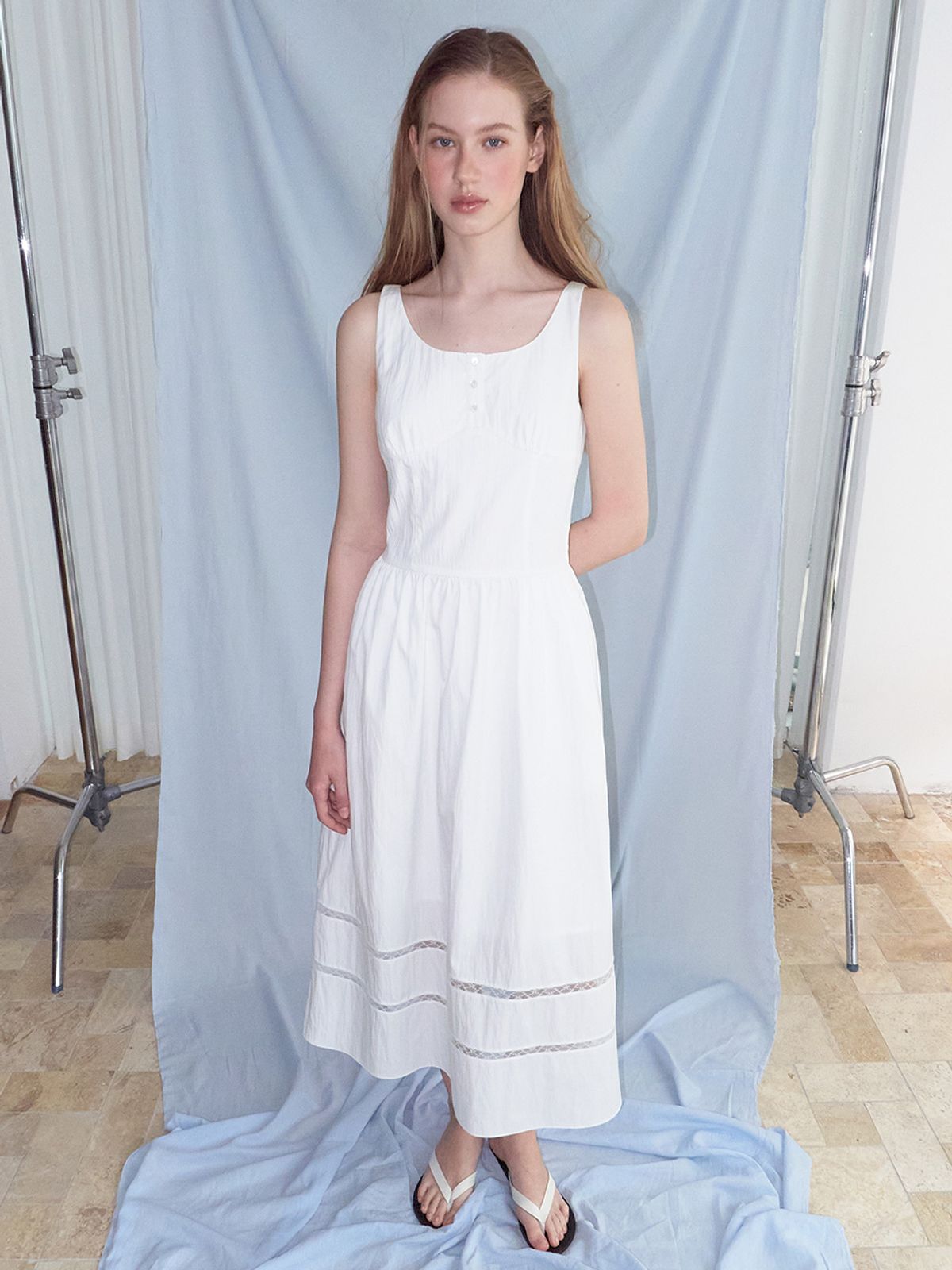 에트몽(ETMON) Button Lace Sleeveless Dress, White