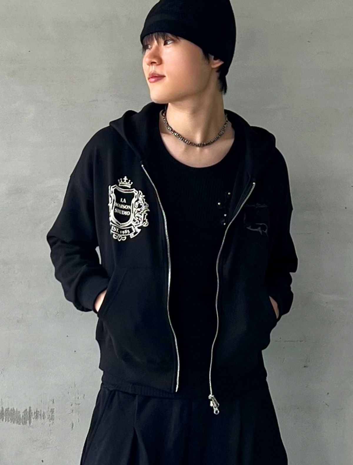 라 메종 스튜디오(LA MAISON STUDIO) PEGASUS CROP HOODIE ZIP-UP BLACK(FCG1ZP694M)
