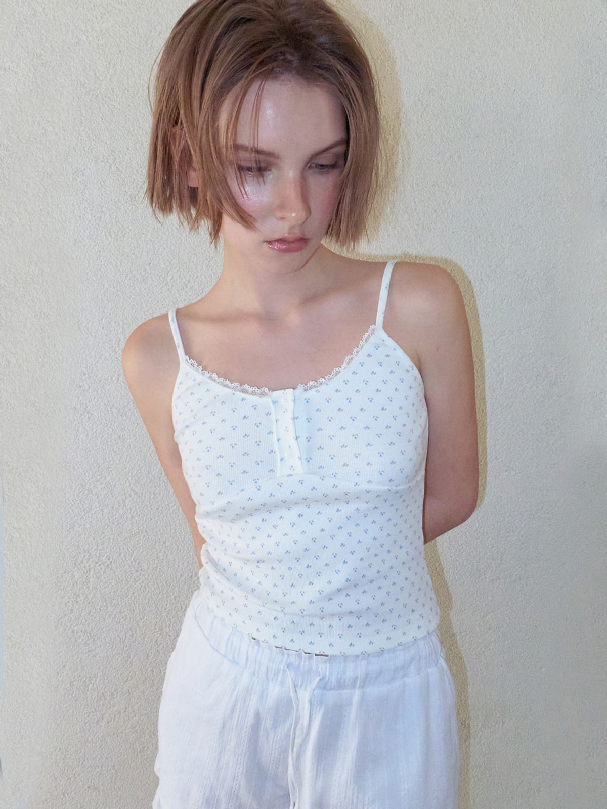 에트몽(ETMON) Flower Button Sleeveless Top, Blue