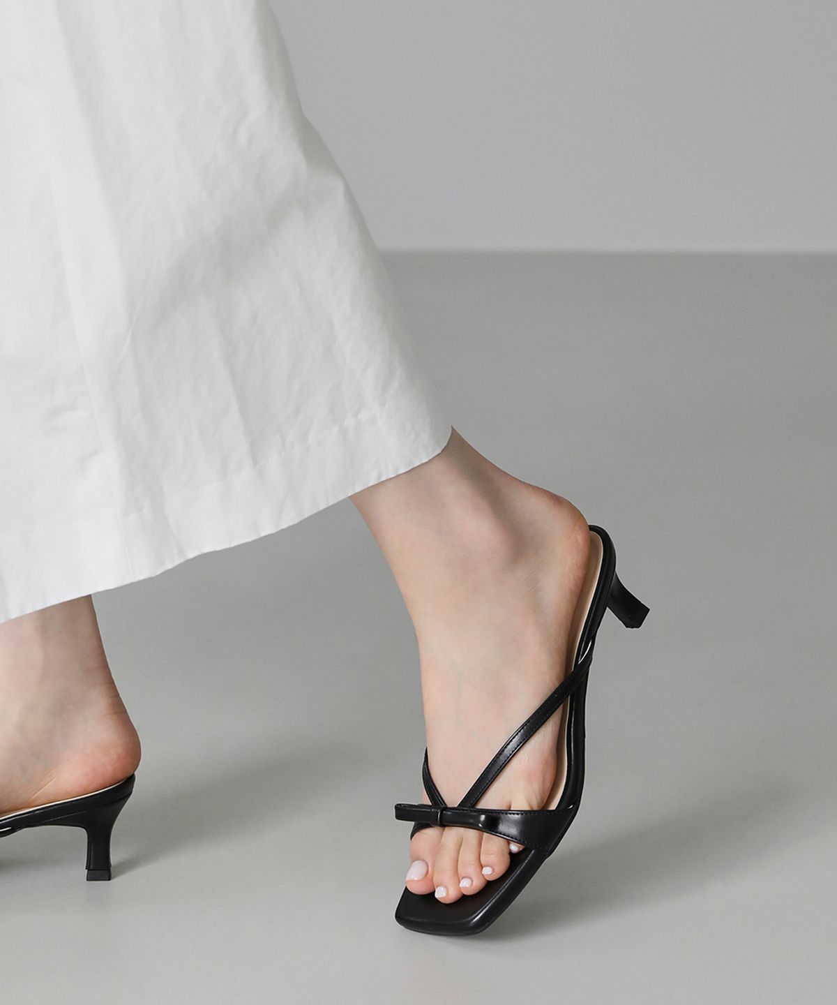 사뿐(SAPPUN) 카리엘 스퀘어 리본 샌들 뮬 (5cm)
