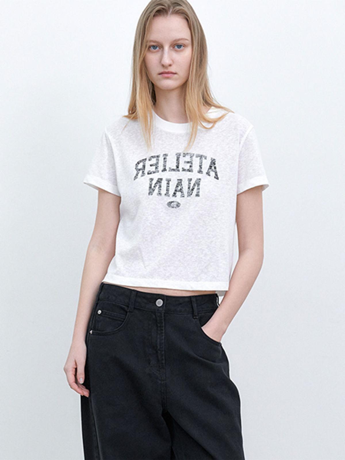 아틀리에 나인(ATELIER NAIN) REVERSE STAMP GRAPHIC SEMI CROP T (T-7233)