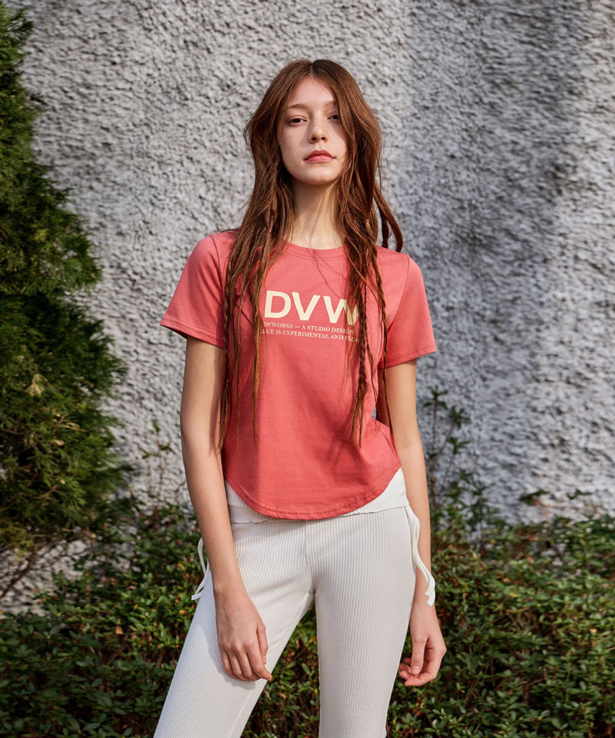 데비웨어(DEVIWEAR) DVW 로고 반팔티 DEVI-T0154-카민