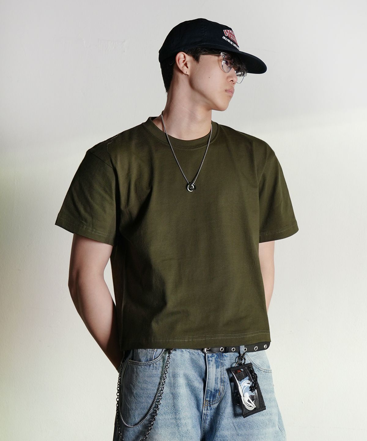 더마일(THEMILE) 가먼츠 크롭 무지 크루넥_KHAKI