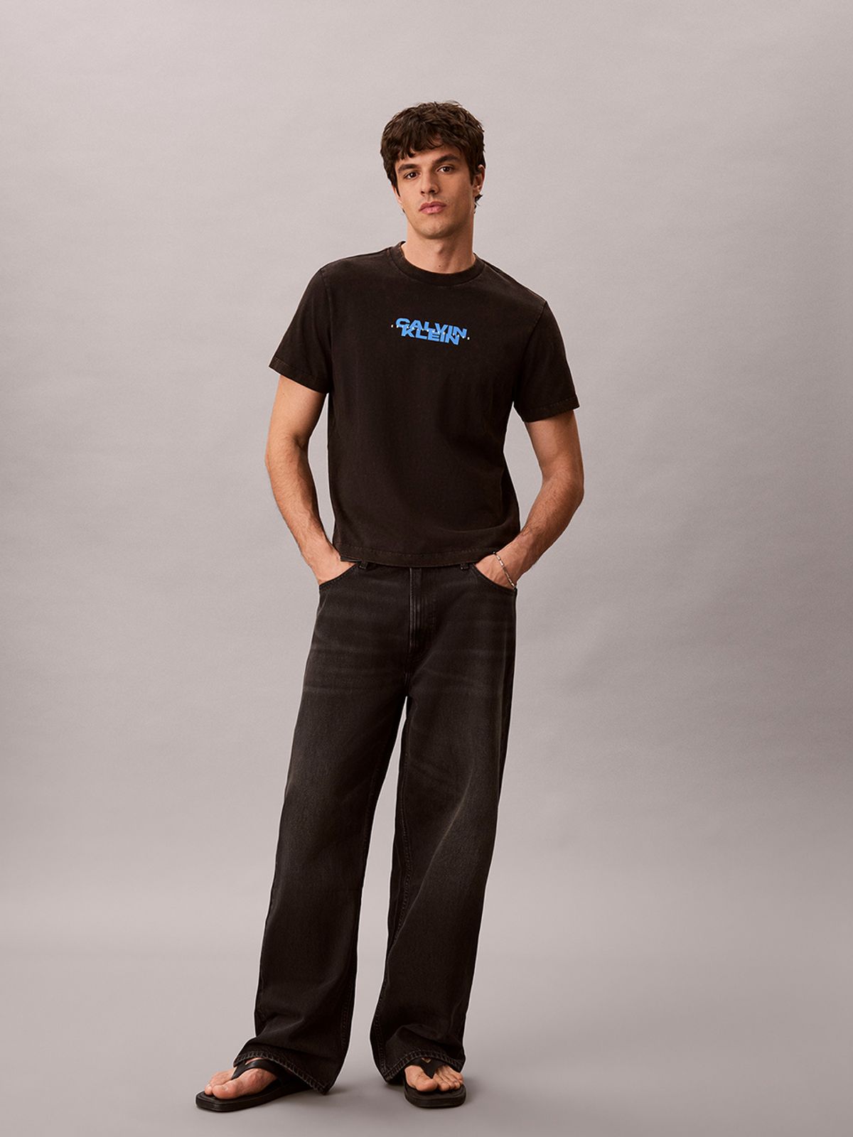 캘빈클라인 진(CALVIN KLEIN JEANS) 워시드 스파인 그래픽 반팔 티셔츠 4RG834G UB1