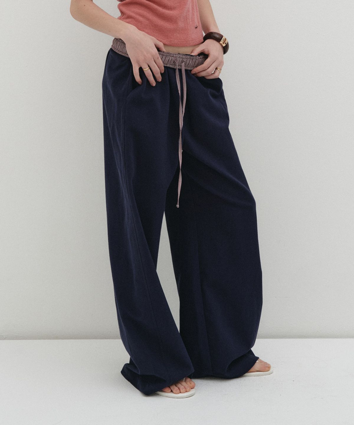 소플러(SOFLER) NOVA TWO-WAY COTTON BANDING PANTS_NAVY