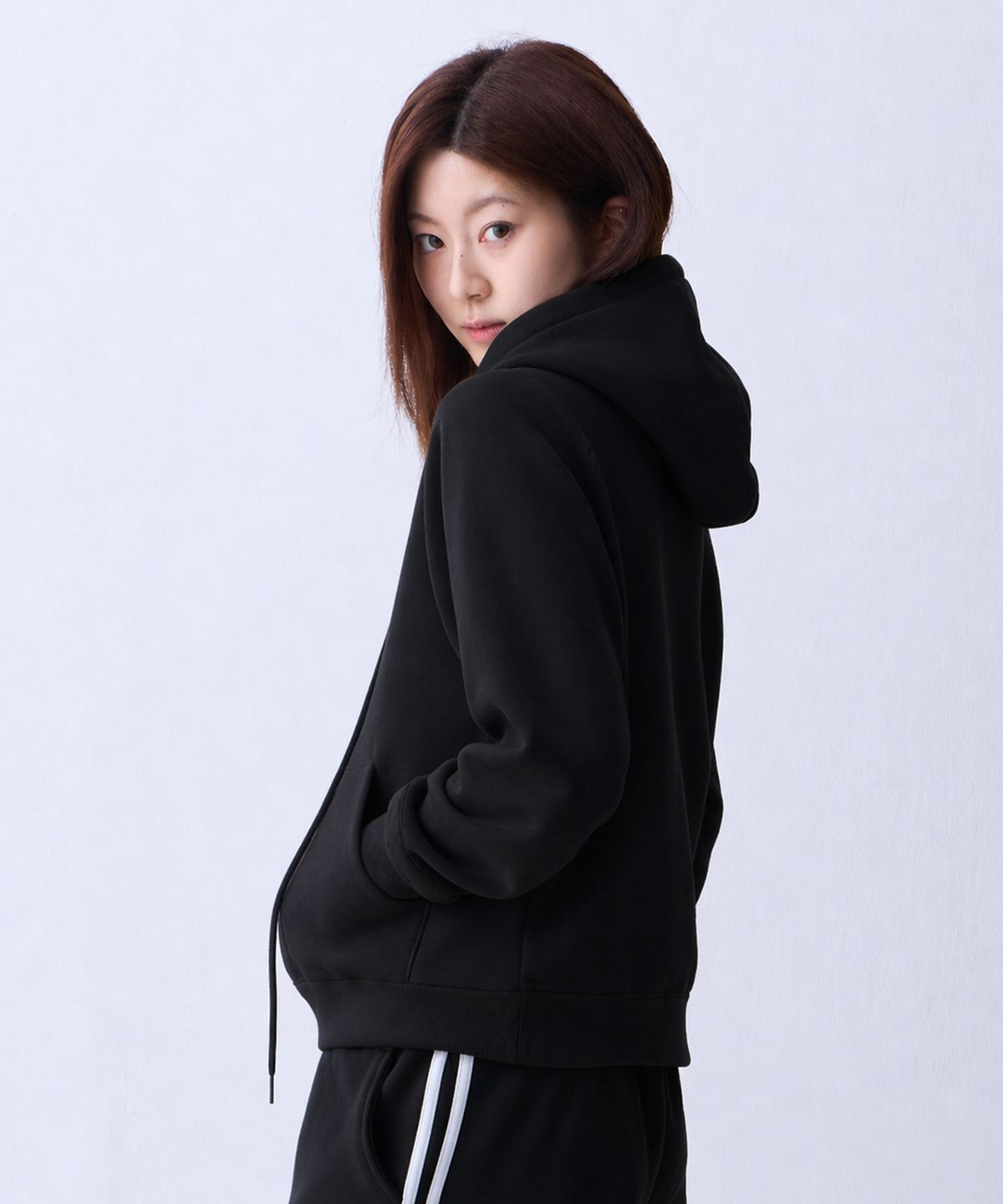 크러쉬 스타일(CRUSHST) 미니멀 크롭 스웻 후디 블랙