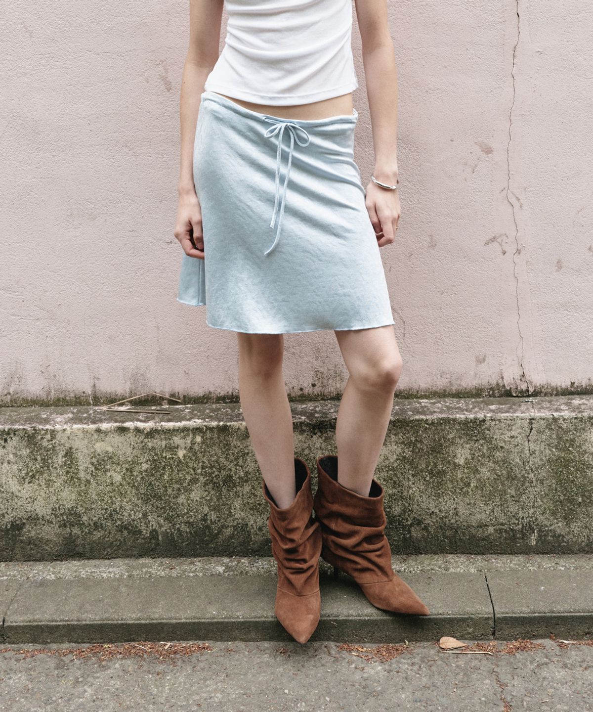 소플러(SOFLER) STELLA SEMI FLARED MIDI SKIRT_SKY BLUE