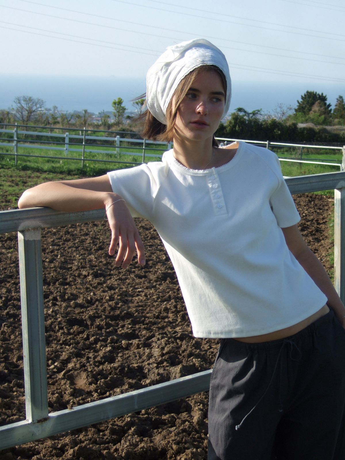더미튼(THEMITTEN) Sable lace half t-shirt (ivory)