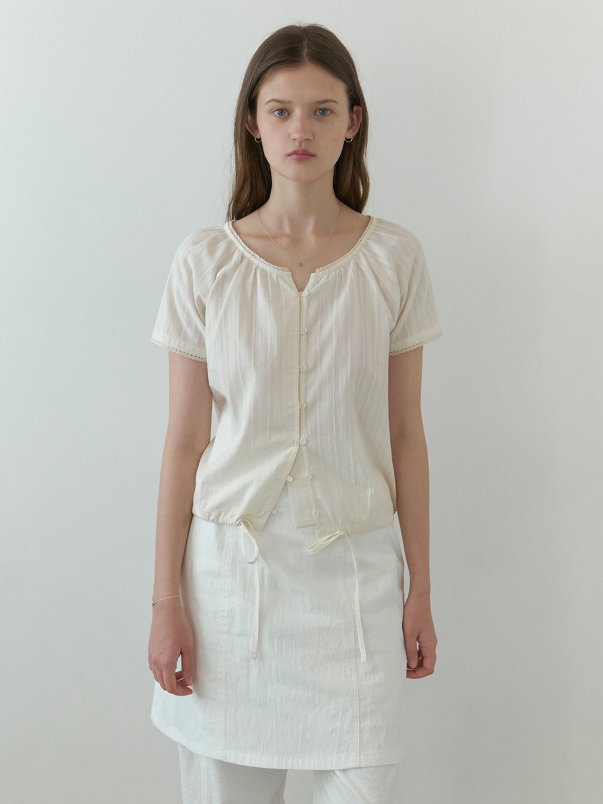 더미튼(THEMITTEN) Foliage half blouse (natural)