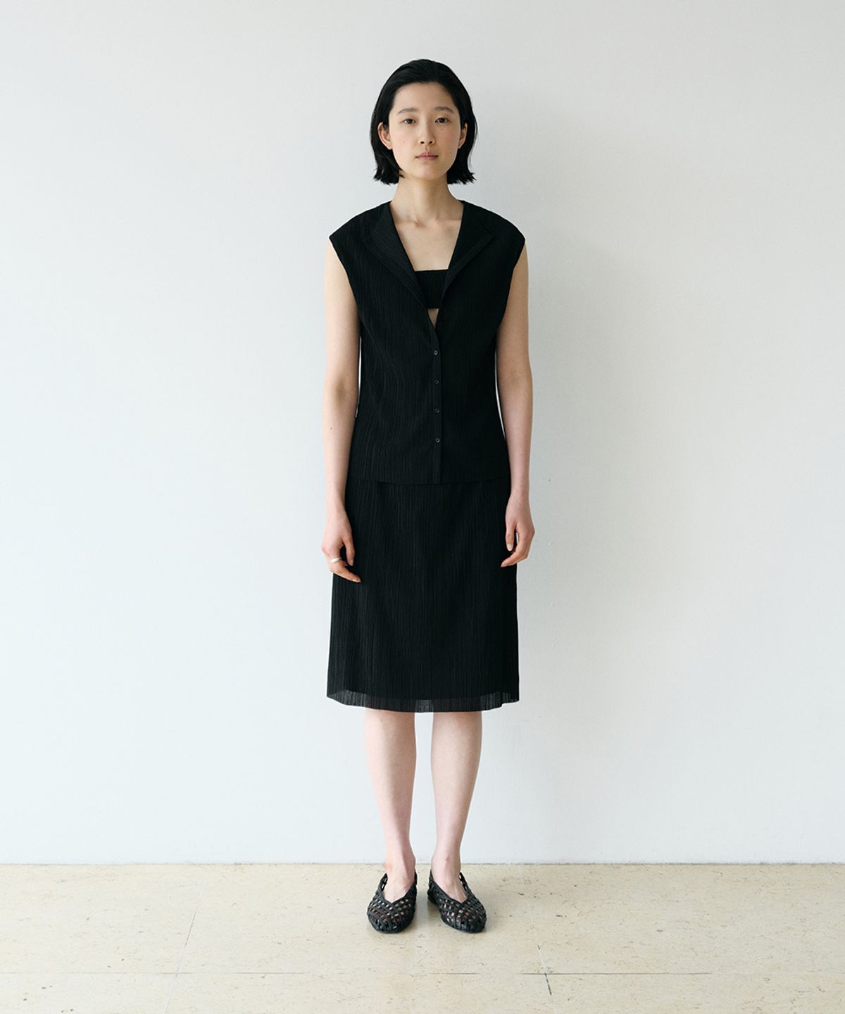 로우타이드(LOW TIDE) PLEATS MIDI SKIRT [BLACK]