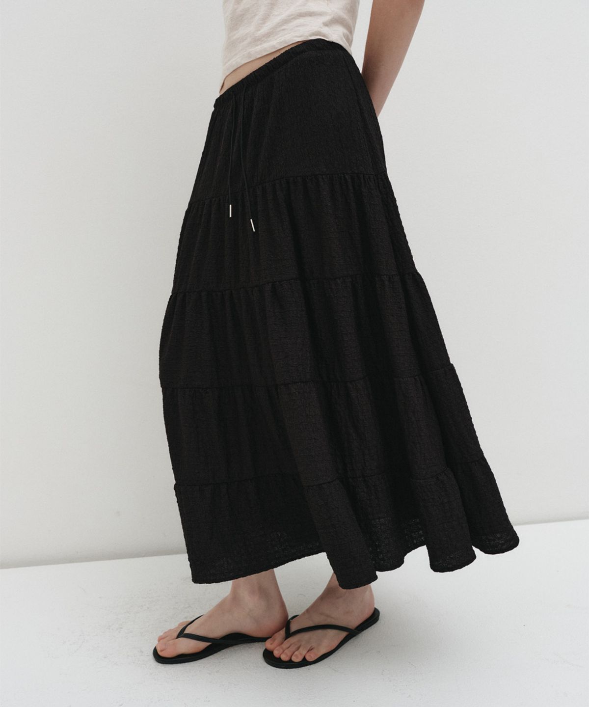 소플러(SOFLER) TORY TIERED MAXI SKIRT_BLACK