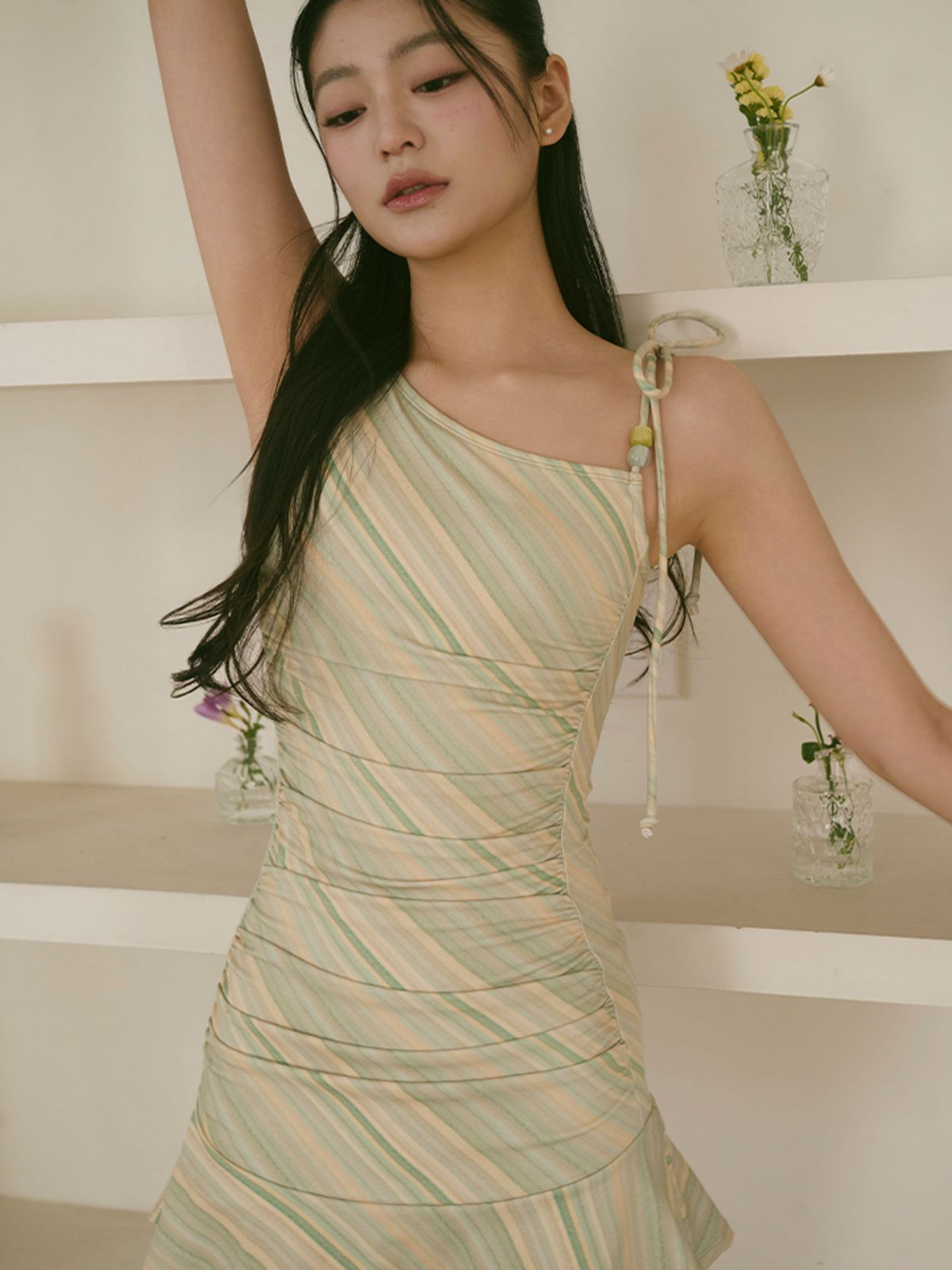 소냐레바이(SOGNAREBY) 원숄더 드레이프 원피스 스트라이프 그린