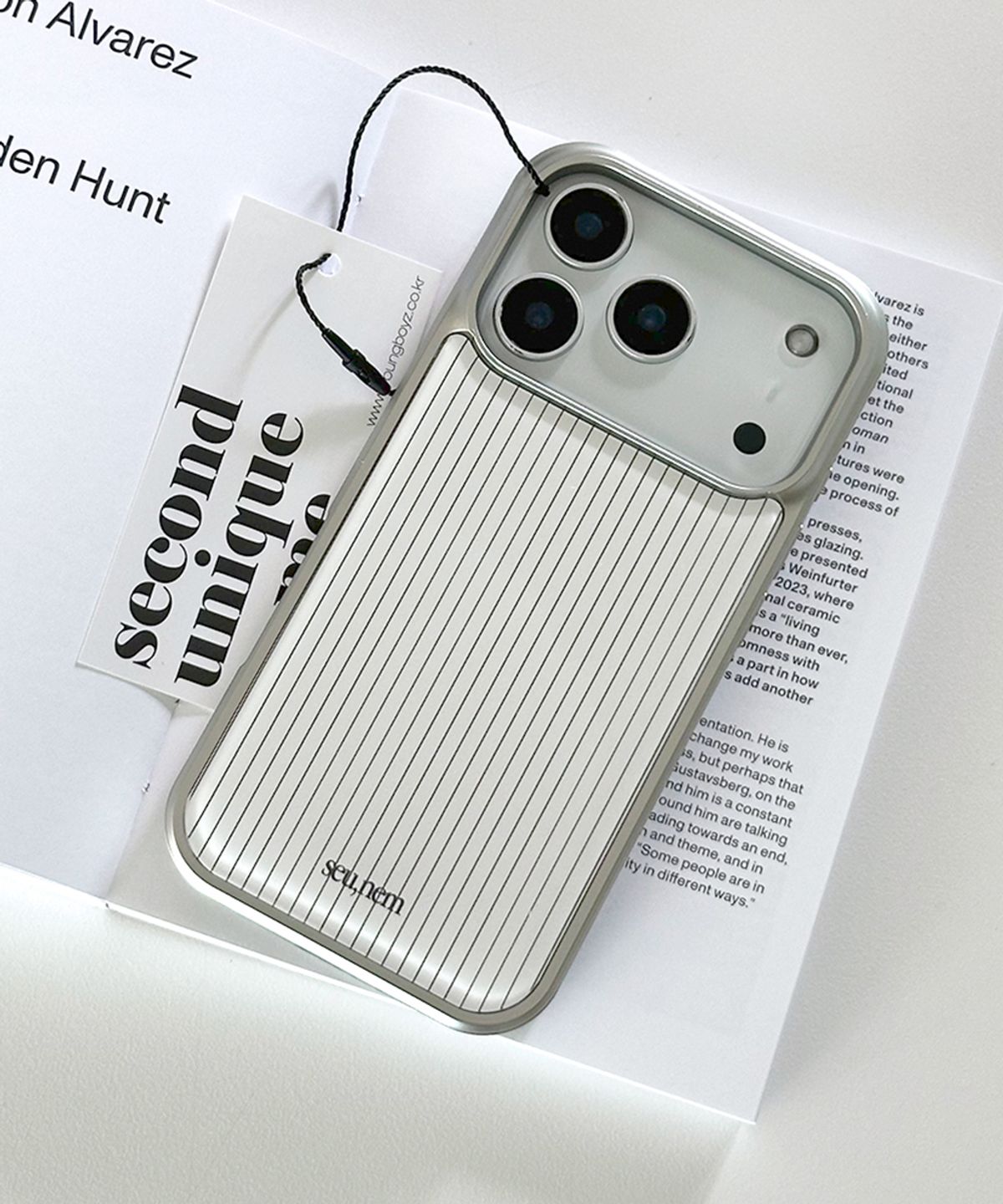 세컨드유니크네임(SECOND UNIQUE NAME) SUN CASE GRAPHIC STRIPE WHITE
