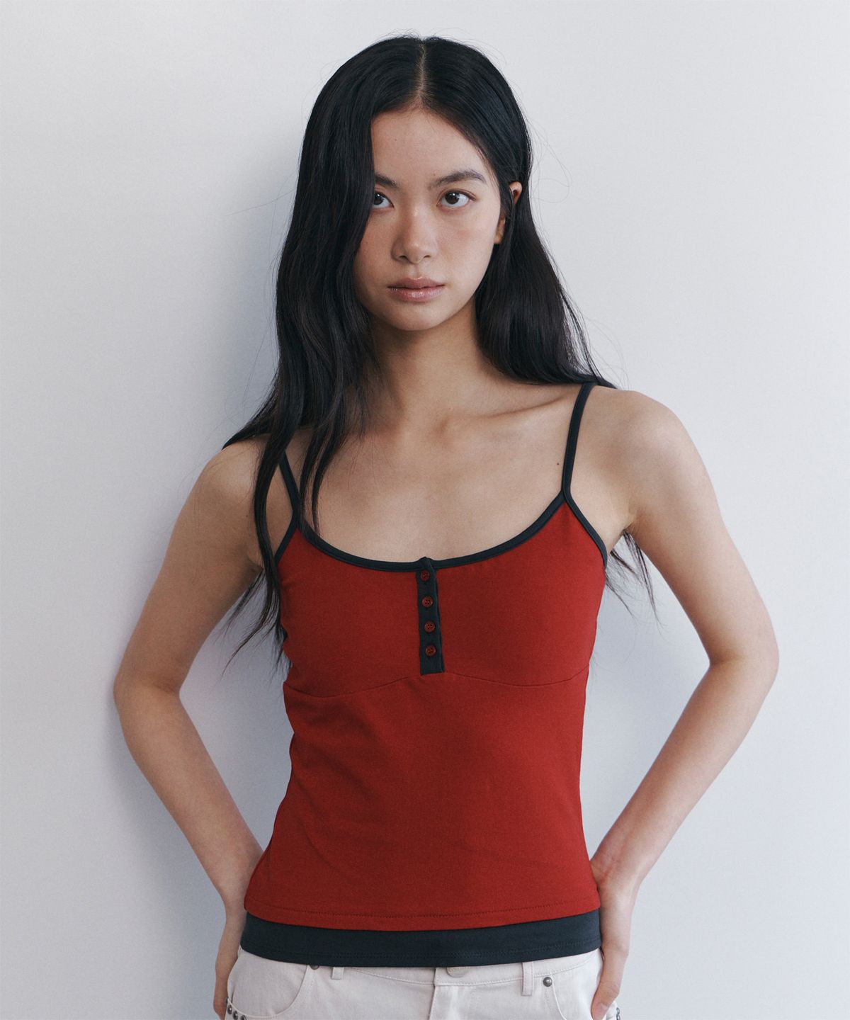큐리티(CURETTY) C CONTRAST BUTTON SLEEVELESS TOP_RED