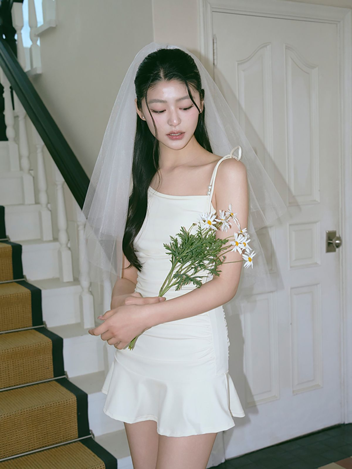 소냐레바이(SOGNAREBY) 원숄더 드레이프 원피스 크림