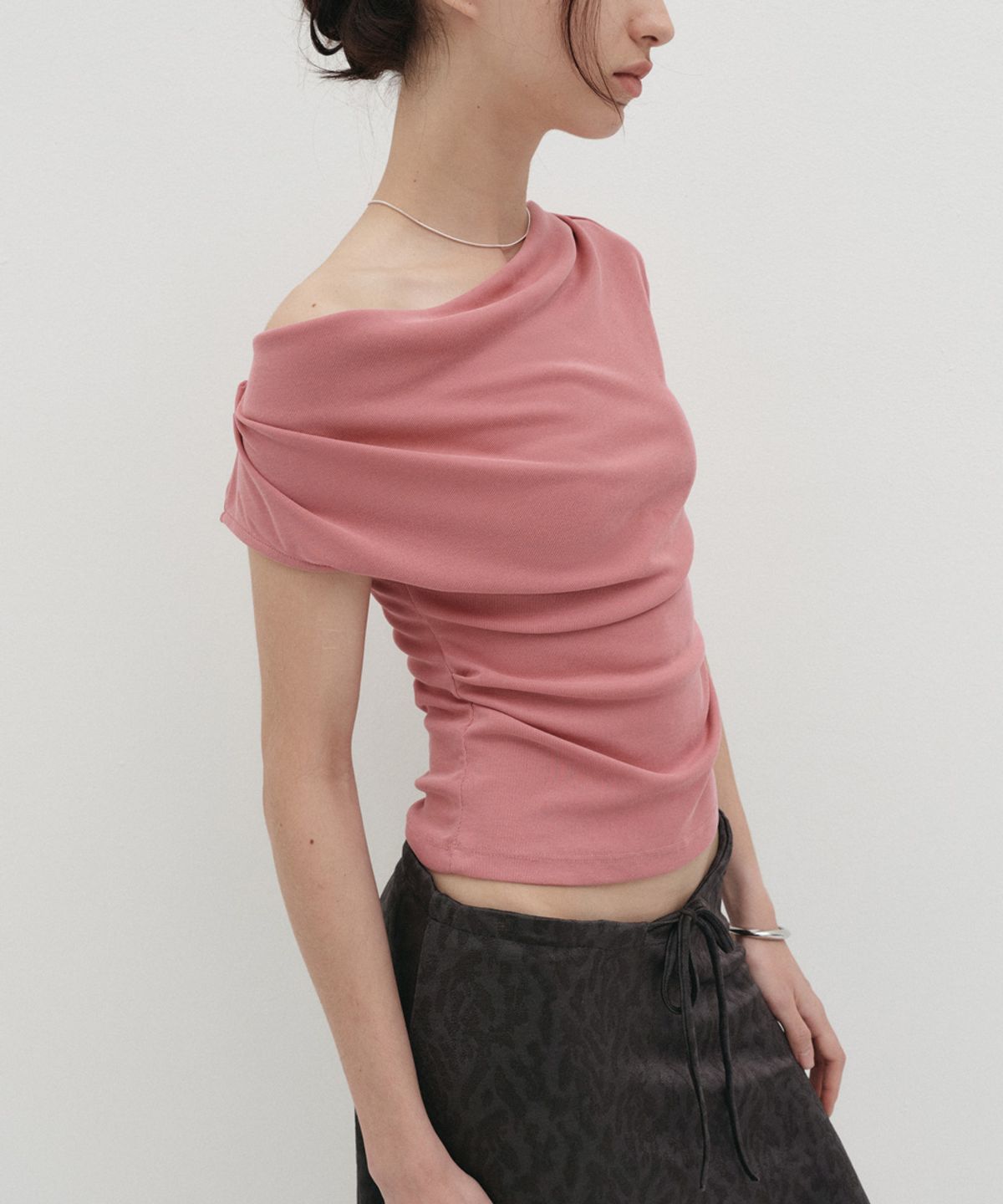 소플러(SOFLER) SANDY SHIRRING TOP_MUTED PINK