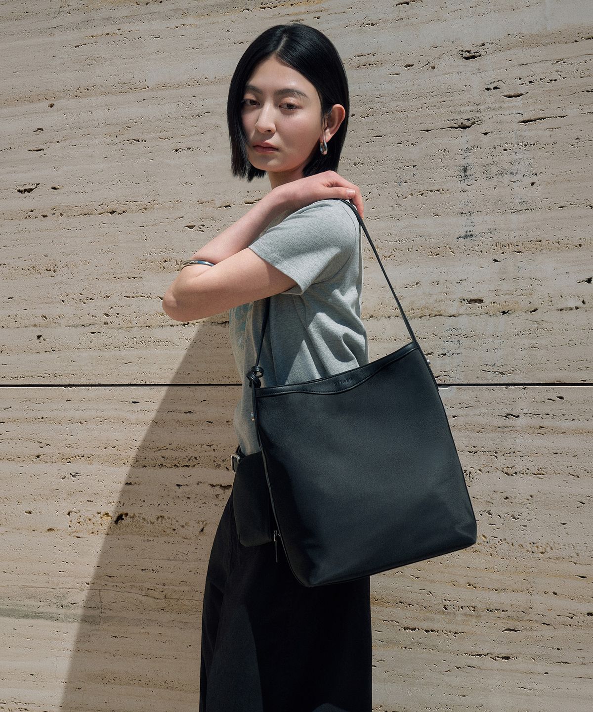 시야쥬(SIYAZU) SIAC3123 Juno Slouch Bag_Black