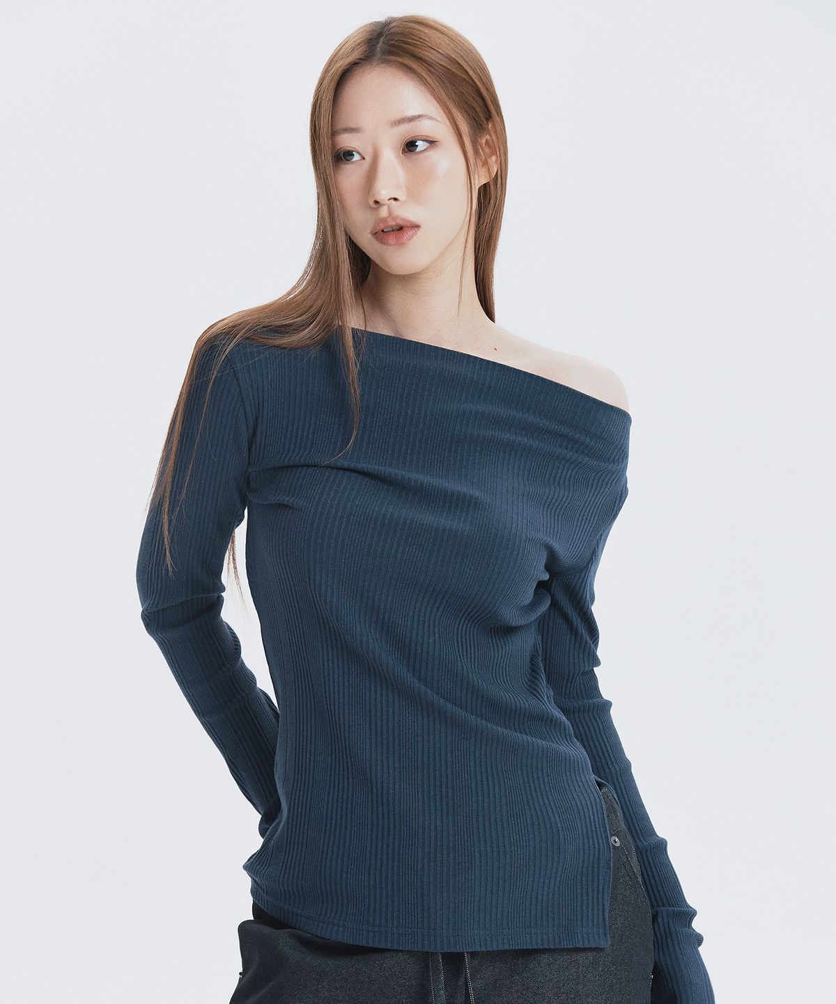 아이에이치알(IHR) 립 오프숄더 티셔츠 / 네이비