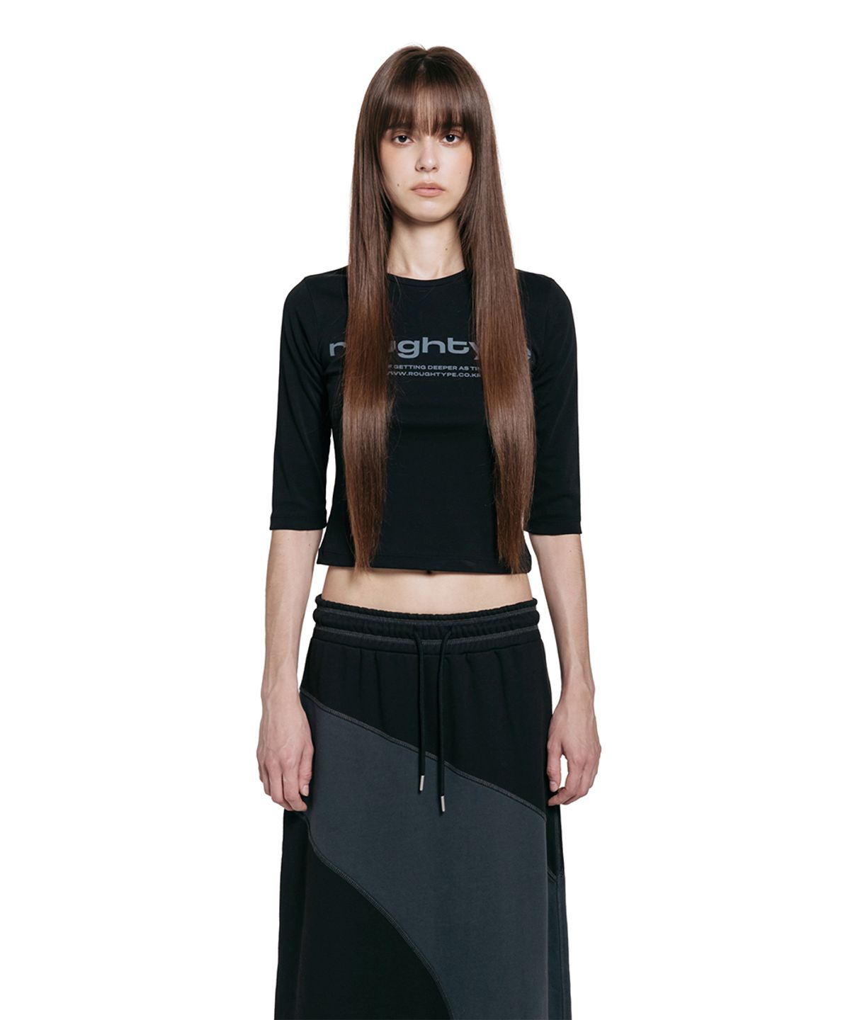 로타입(ROUGHTYPE) Lettering U-neck Half-sleeved T-shirt - Black