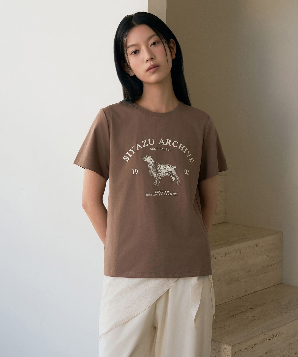시야쥬(SIYAZU) SITP5191 아카이브 하운드 프린팅 반팔티_Brown