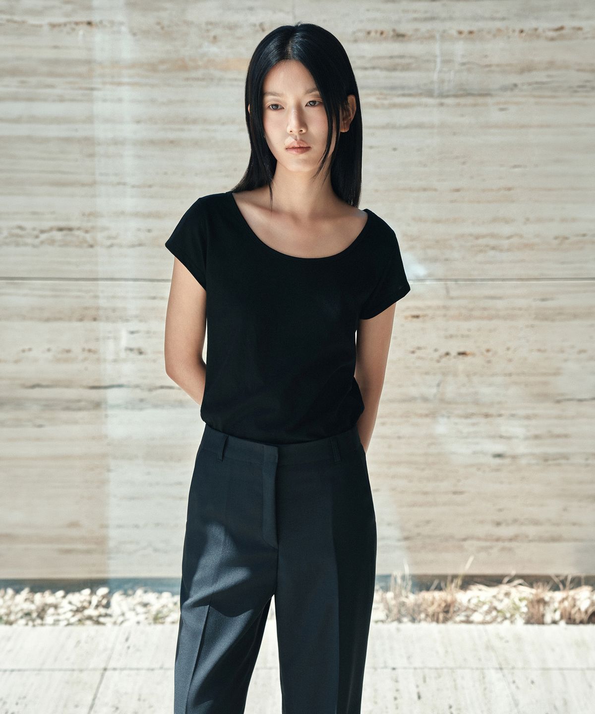 시야쥬(SIYAZU) SITP5286 캡소매 슬림 반팔 티셔츠_Black