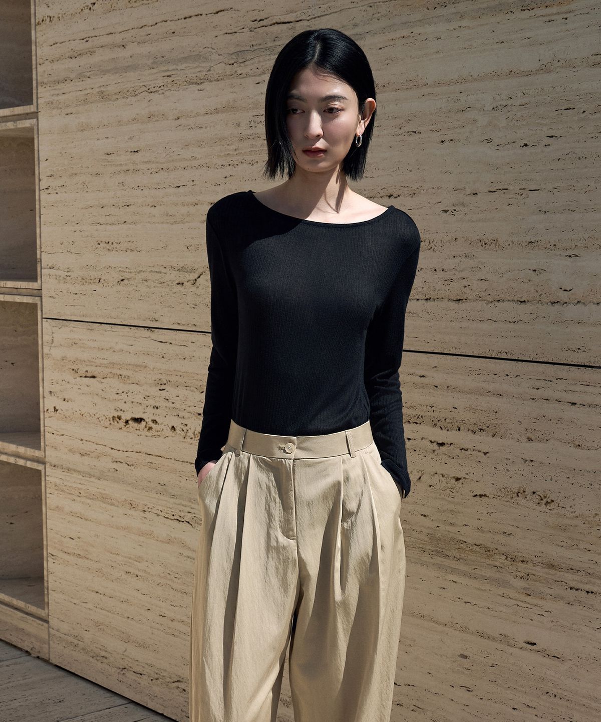 시야쥬(SIYAZU) SITP5285 시스루 골지 보트넥 티셔츠_Black