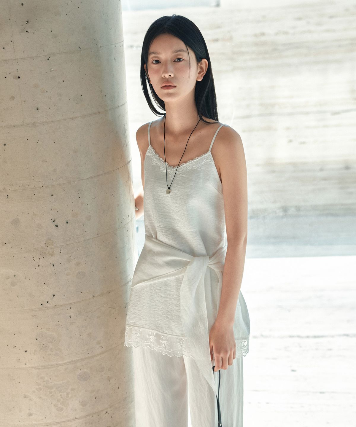시야쥬(SIYAZU) SITP5282 레이스 실키 슬립 탑_White