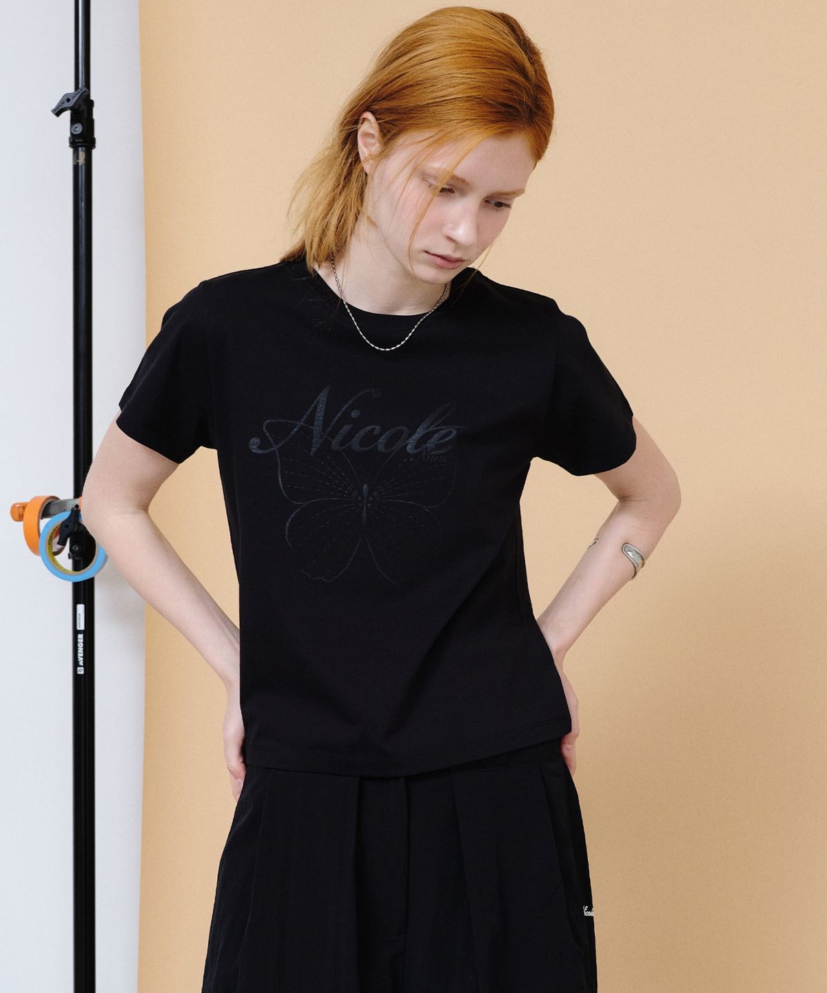 닉앤니콜(NICK&NICOLE) NICOLE BUTTERFLY SLIM TOP_BLACK