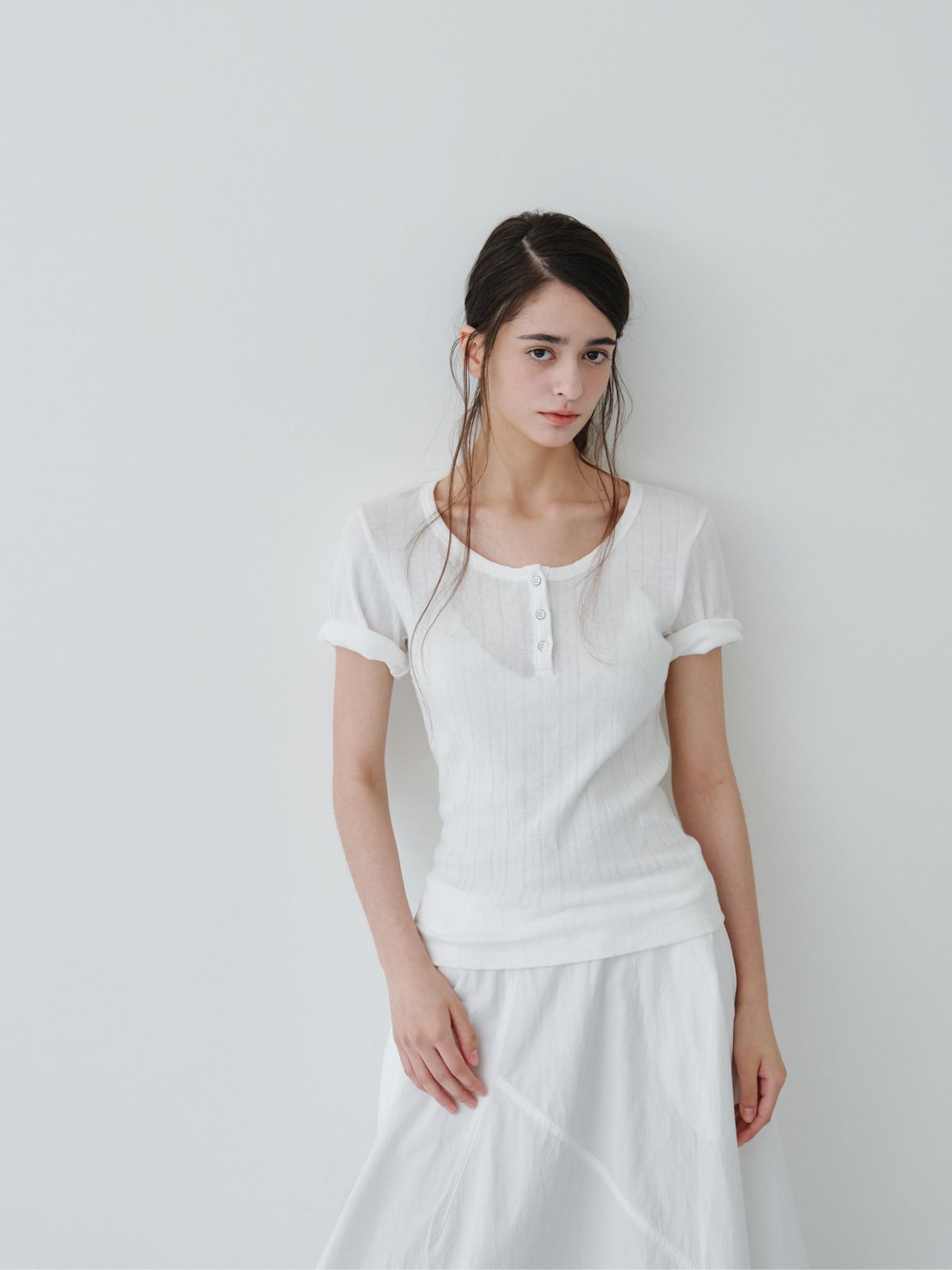 리플레인(REPLAIN) POINTELLE HENLEY NECK TOP_OFF WHITE