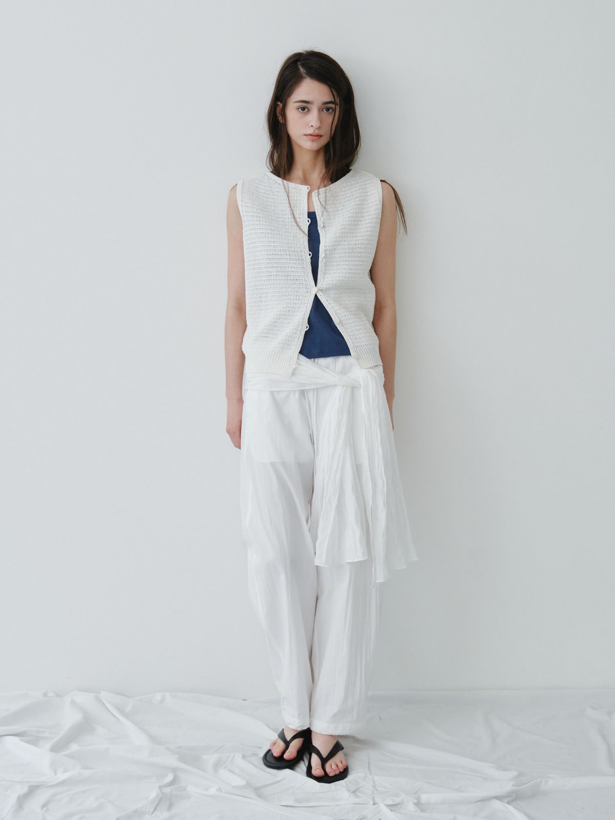 리플레인(REPLAIN) CROCHET BACK OPEN KNIT TOP_OFF WHITE