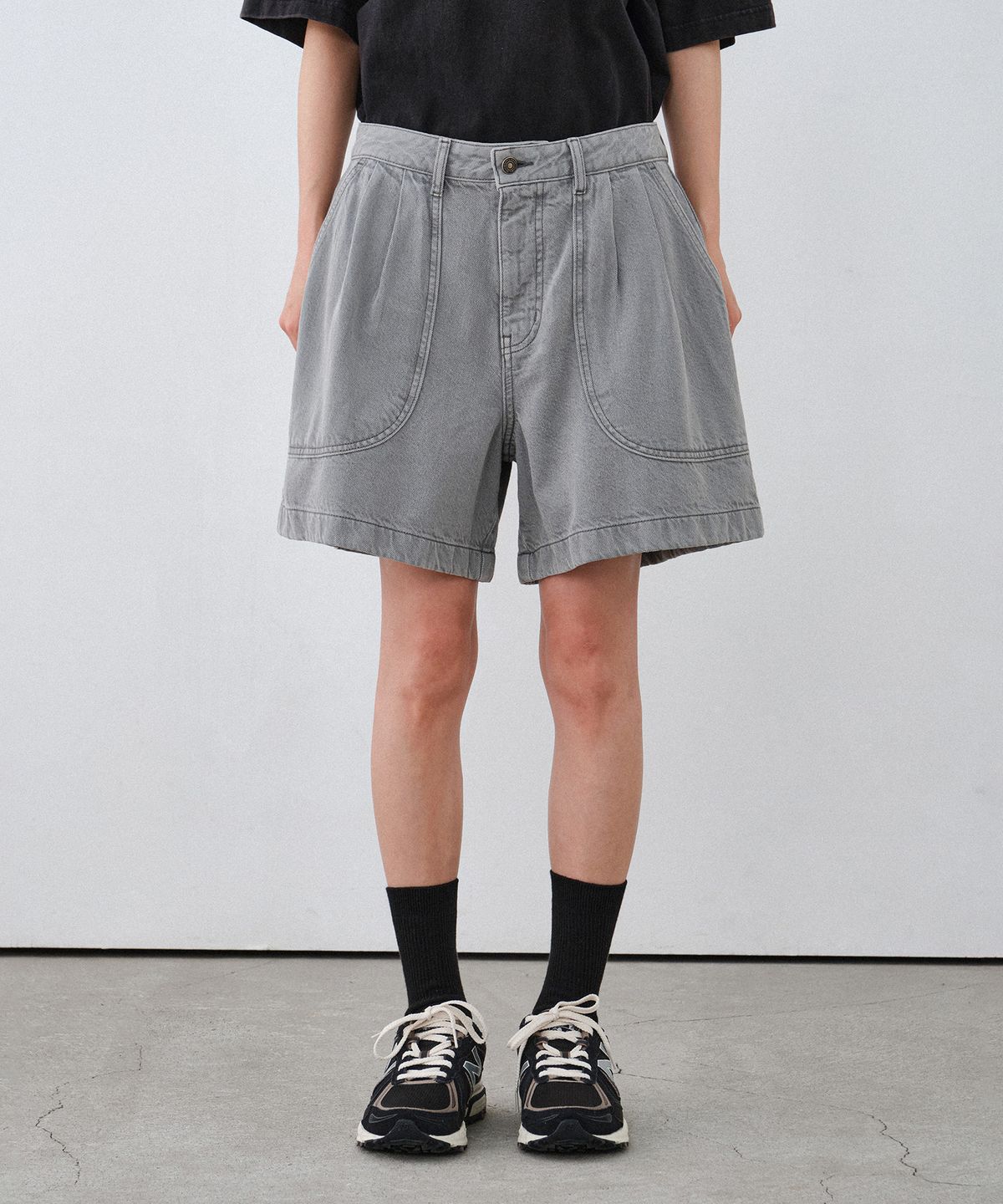 힐리먼트(HELEMENT) 여성 피그먼트 데님 숏팬츠 (GREY)