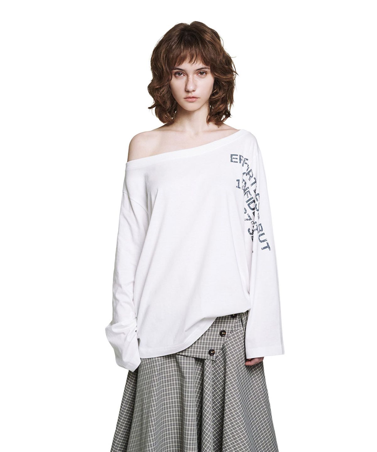 로타입(ROUGHTYPE) Off-Shoulder Crack Logo Long-sleeve - White