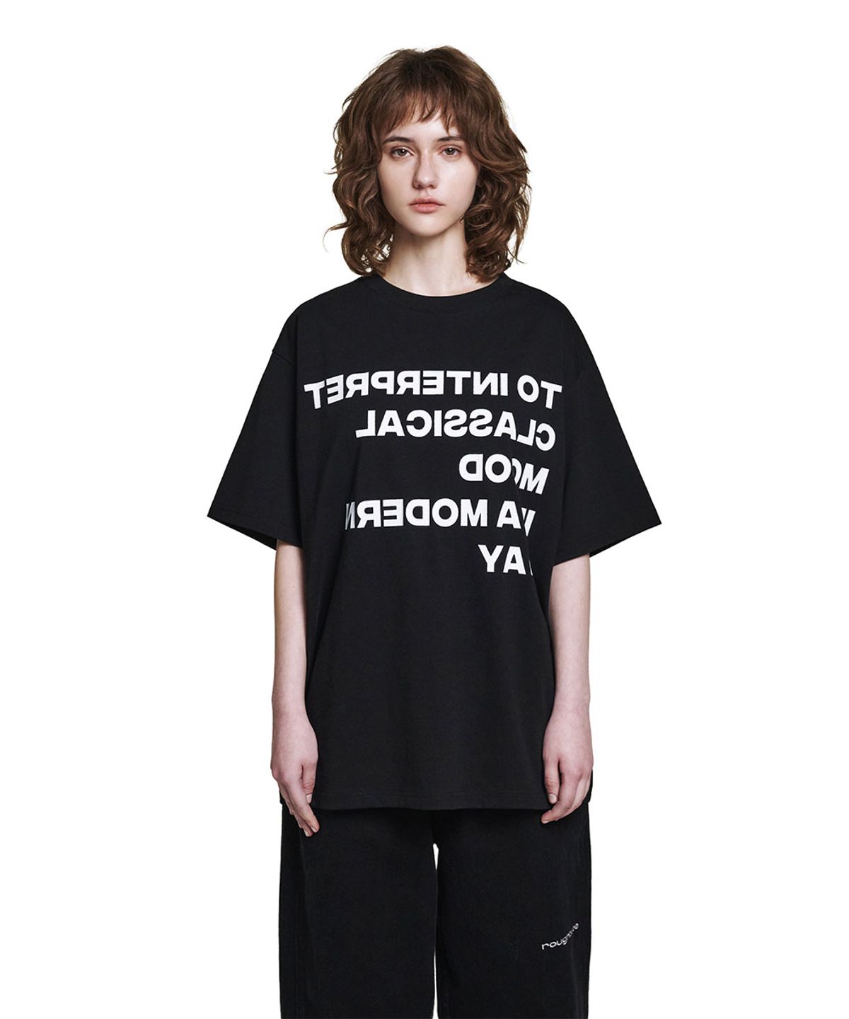 로타입(ROUGHTYPE) Reverse Lettering Oversized Short-sleeved - Black