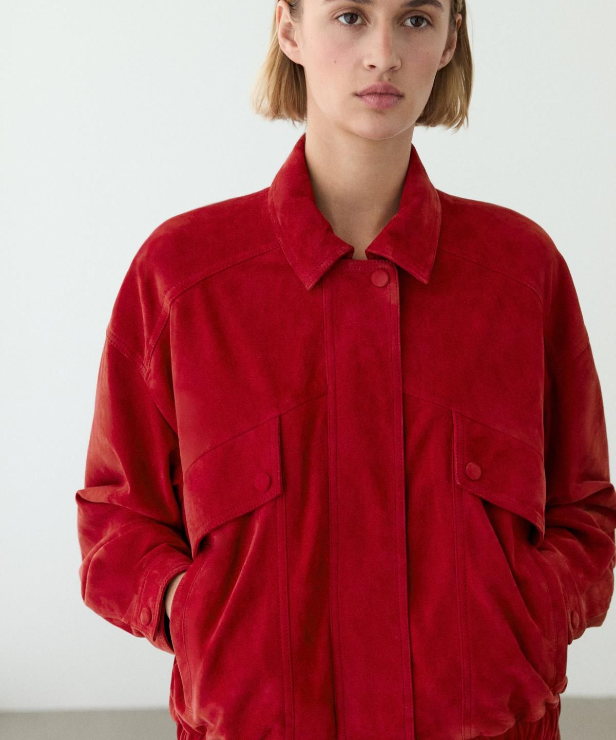 마시모두띠(MASSIMO DUTTI) 스웨이드 레더 포켓 디테일 봄버 재킷