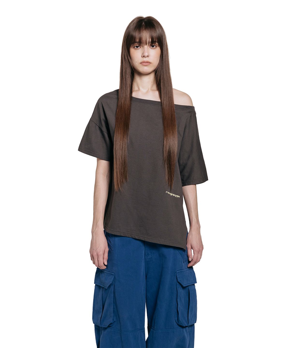 로타입(ROUGHTYPE) Unbalanced Off-shoulder Short Sleeved - Charcoal