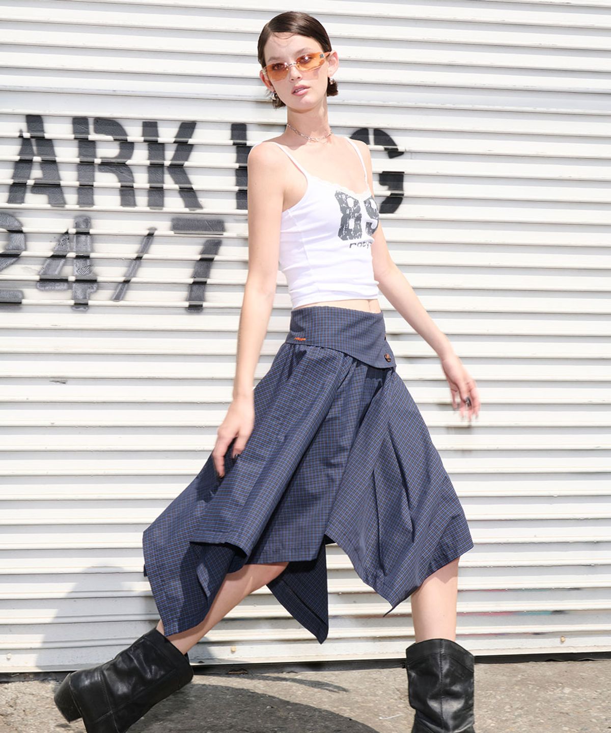로타입(ROUGHTYPE) Unbalance Button Check Skirt - Navy
