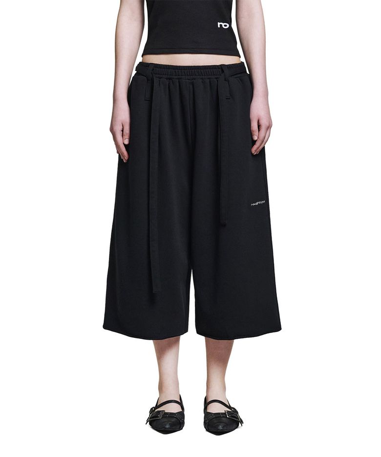 Belted Point Bermuda Sweatpants - Black