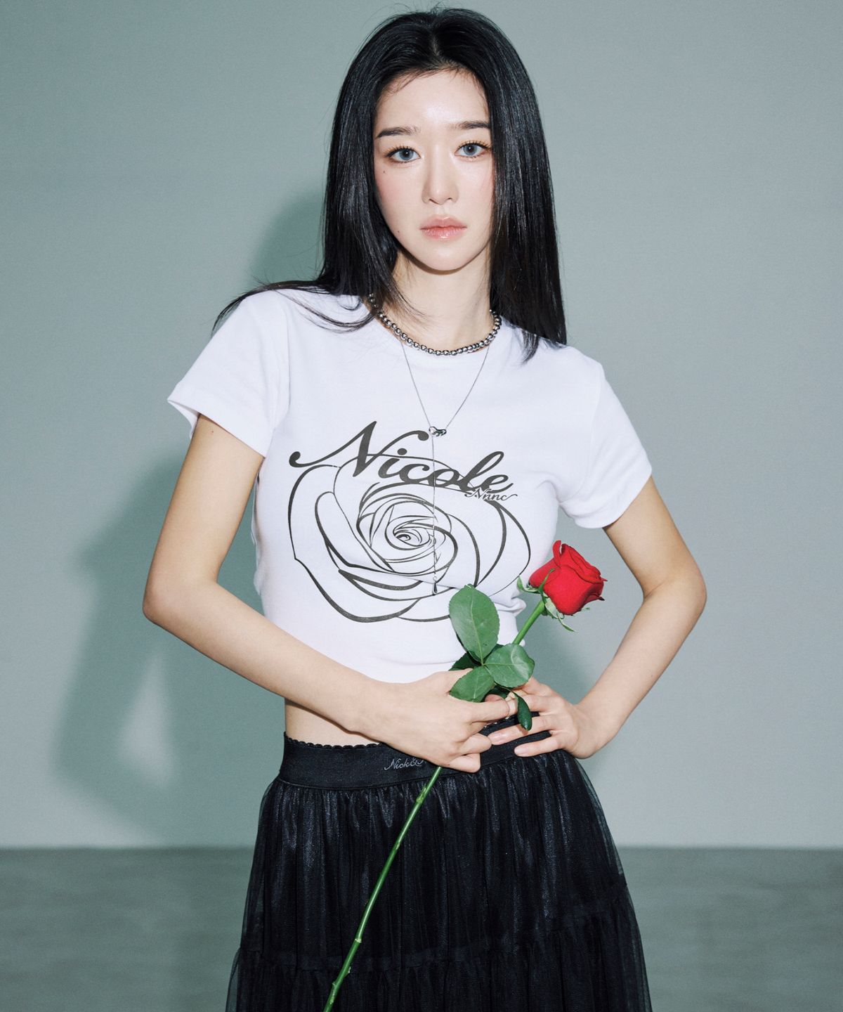 닉앤니콜(NICK&NICOLE) ROSE LETTERING CROPPED TOP_WHITE