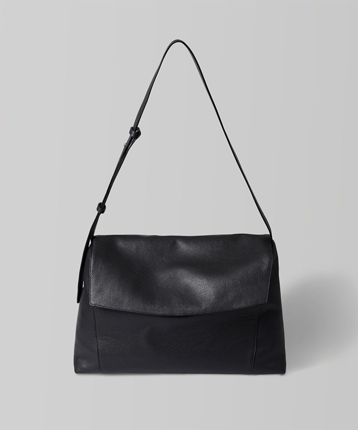 108파운드(108POUND) Wide Flap Shoulder Bag_Black