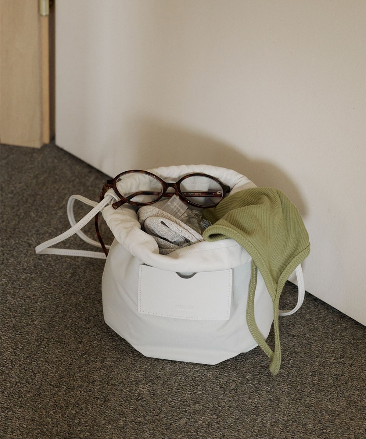 108파운드(108POUND) Soft Pouch Small Bag_Ivory