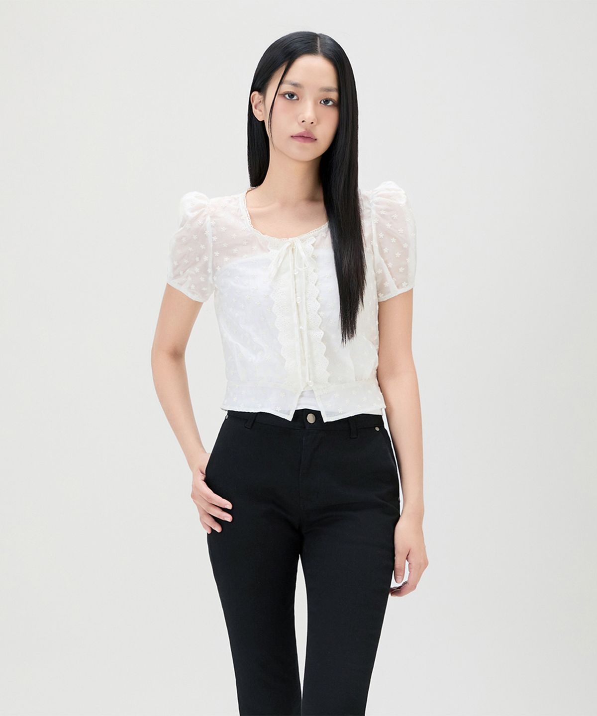 미쏘(MIXXO) 아일렛 퍼프 블라우스_MIWBWG601G