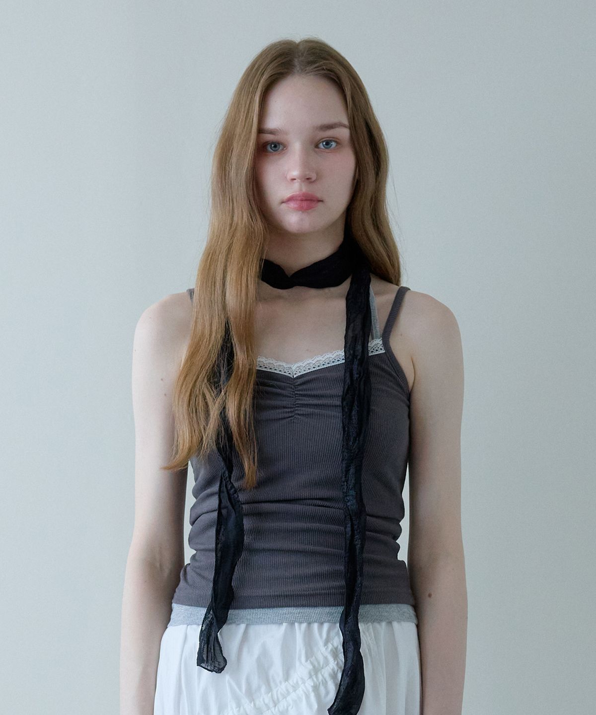 핑크파인애플(PINK PINEAPPLE) WINK SHIRRING LACE TOP_CHARCOAL